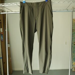 Athlete capri joggers women's size 10